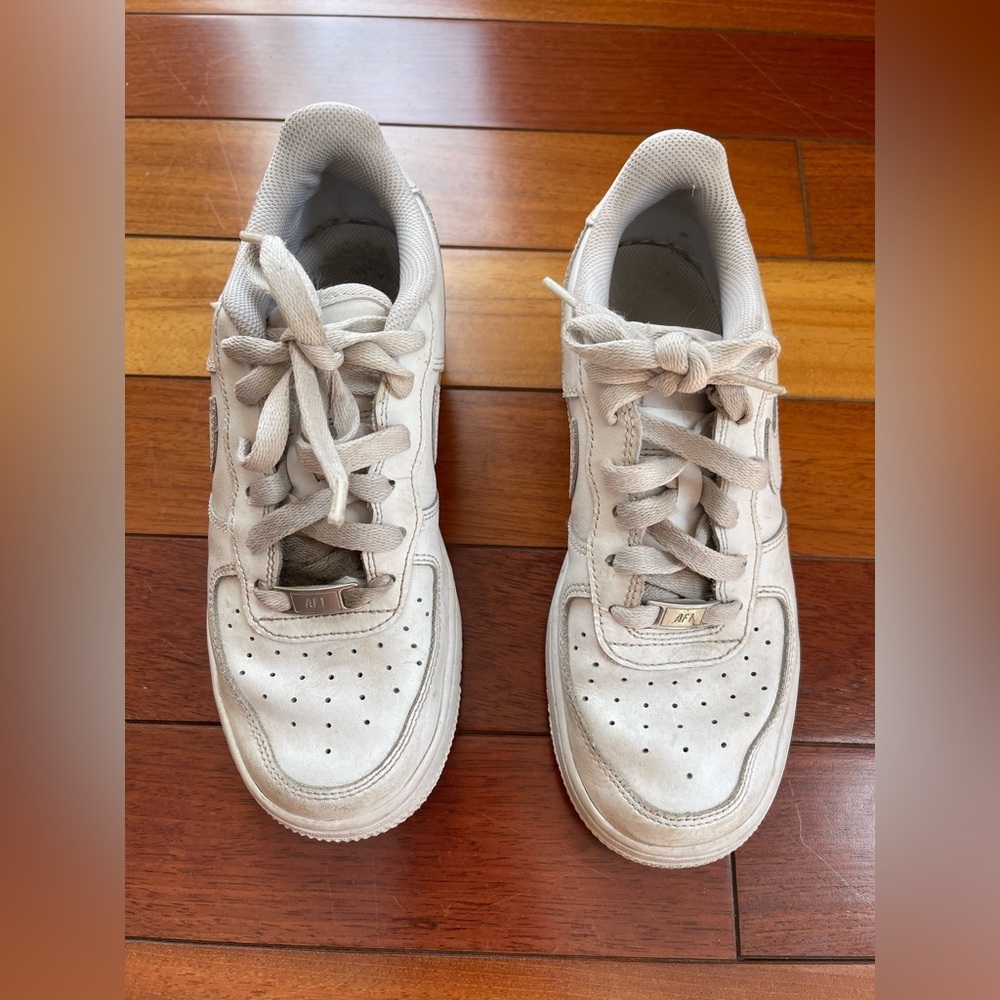 US 5.5 Y White Nike Air Forces